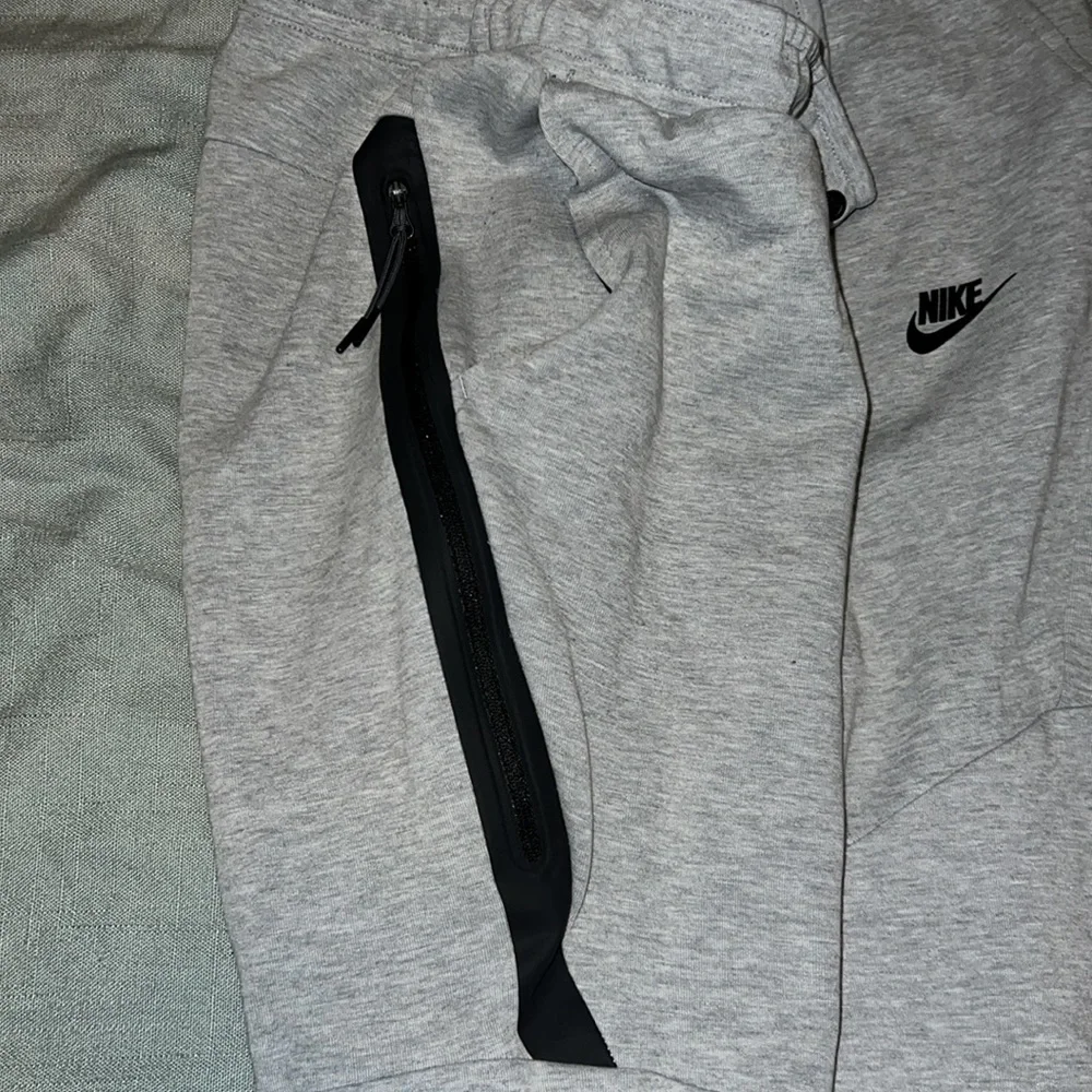 Nike Tech Fleece Joggers Grey 805162-063 - Picture 6 of 7